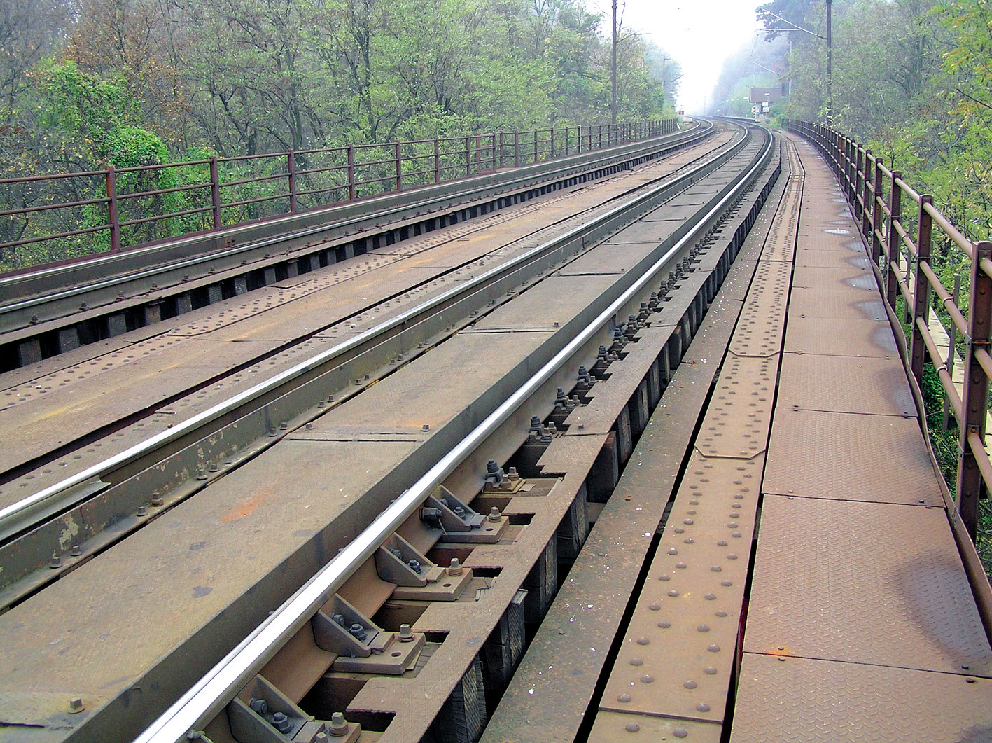 Červený most – pohľad zhora, železničný zvršok