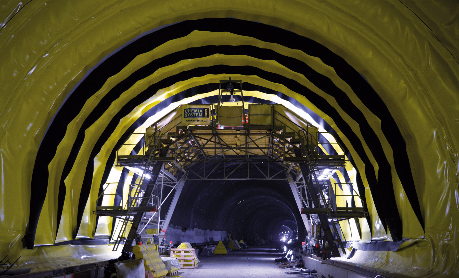 Obr. 2 Hydroizolácie tunela Poľana (Zdroj: Ing. Radovan Kušnierik)