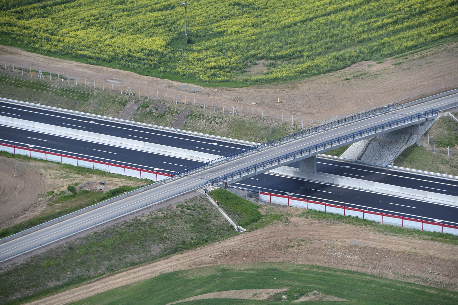 Obr. 7  Most na ceste III/05090 nad R2 v km 2,936