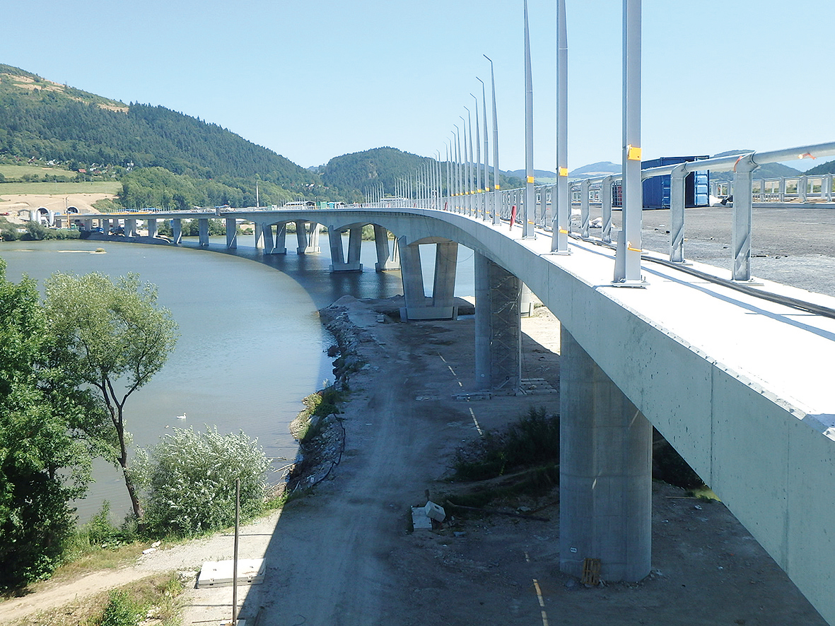 SO 223-00 Estakáda na D3 v km 7,500 nad cestou I/18, ŽSR a vodnou nádržou Hričov, TC2 (technologický celok), časť vedúca ponad rybník v Strážove