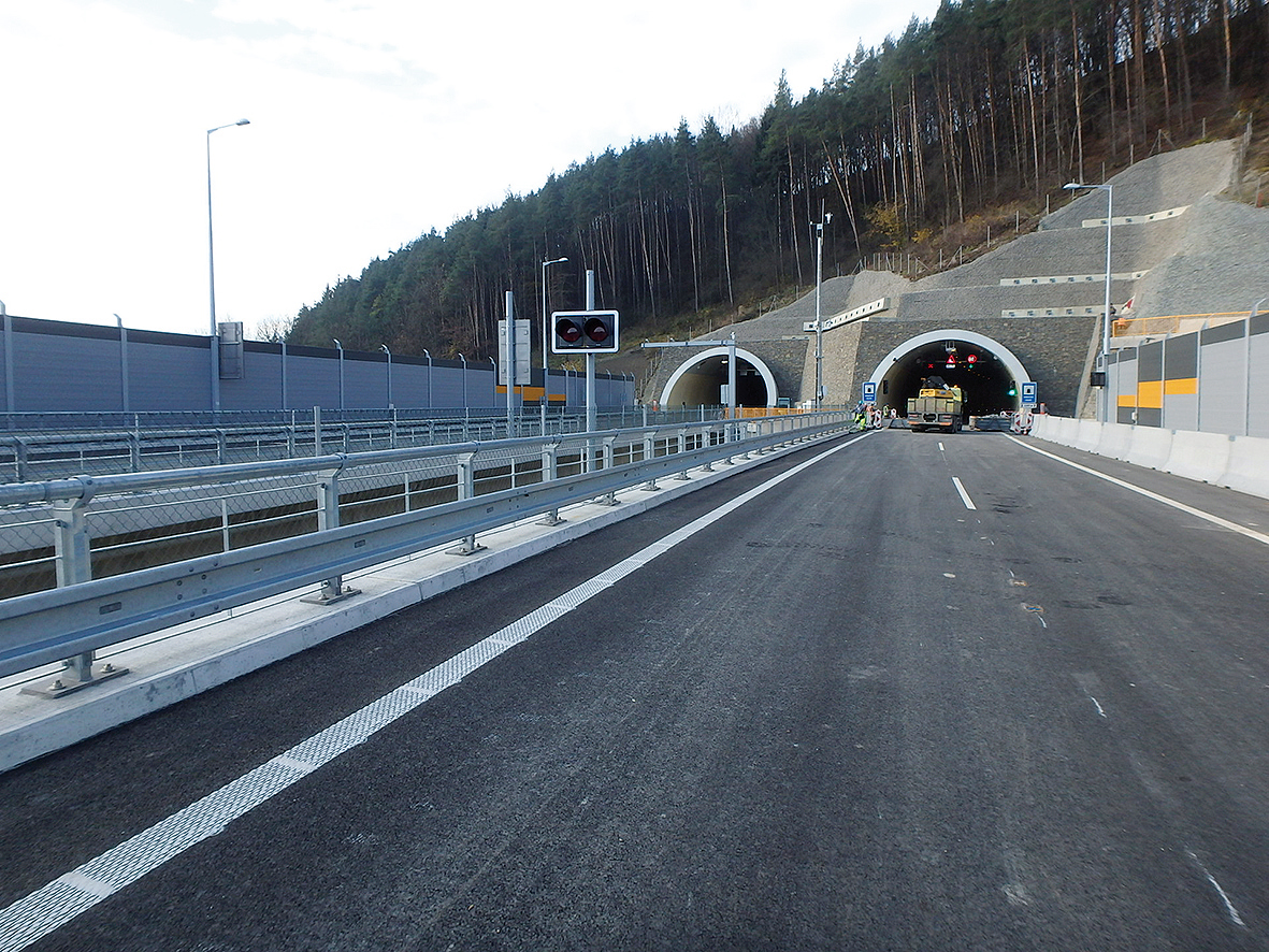 SO 224-00 Most na D3 v km 10,800 nad preložkou cesty I/11 a Kysucou +  SO 402-00 Východný portál, napojenie z mosta do tunela Považský Chlmec