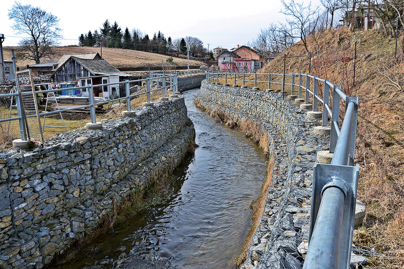 Obr. 9 Protipovodňová ochrana na Belianskom potoku v Spišskej Belej (marec 2017)