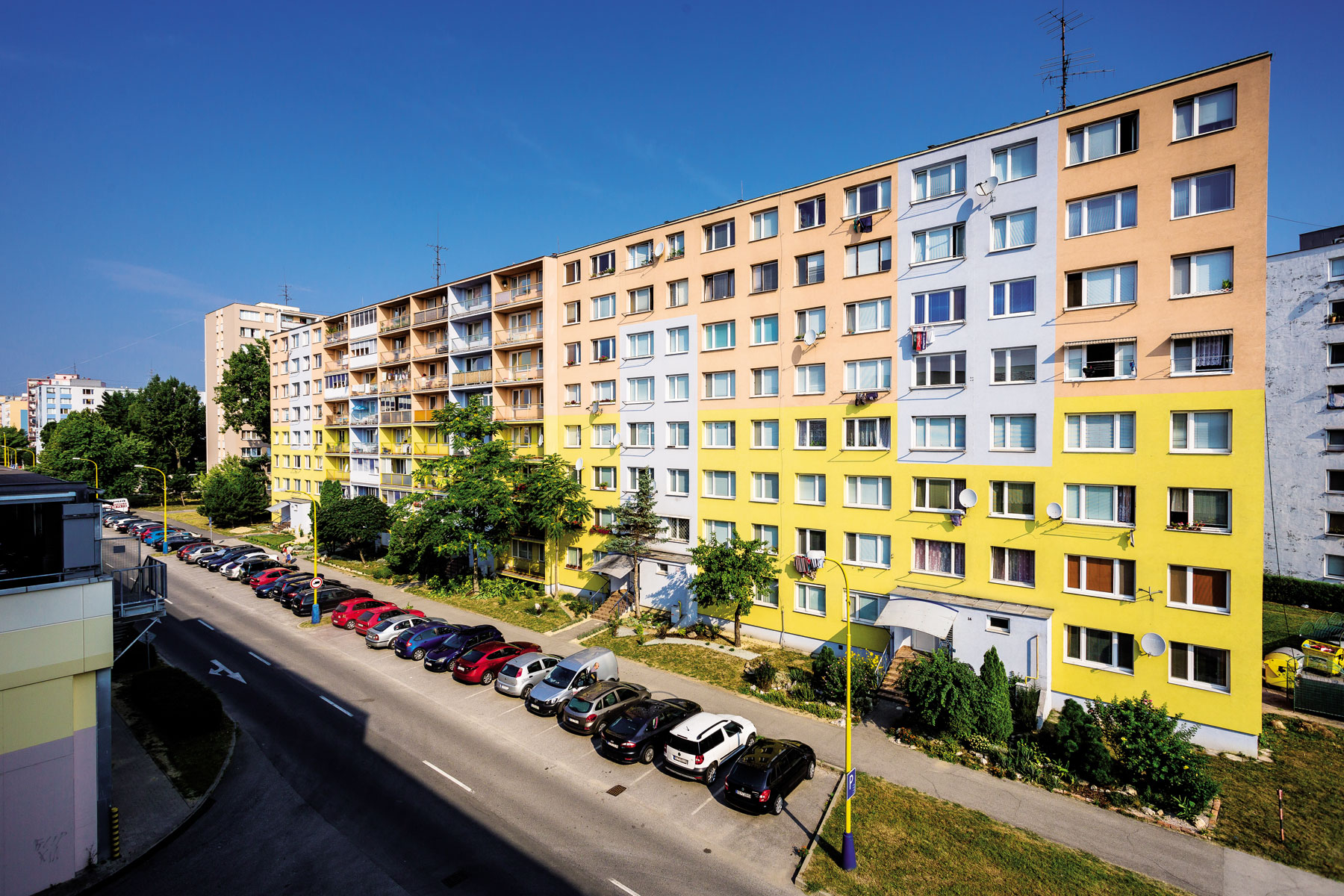 Čistenie poslednej fasádnej steny s balkónmi je naplánované na jeseň tohto roku.