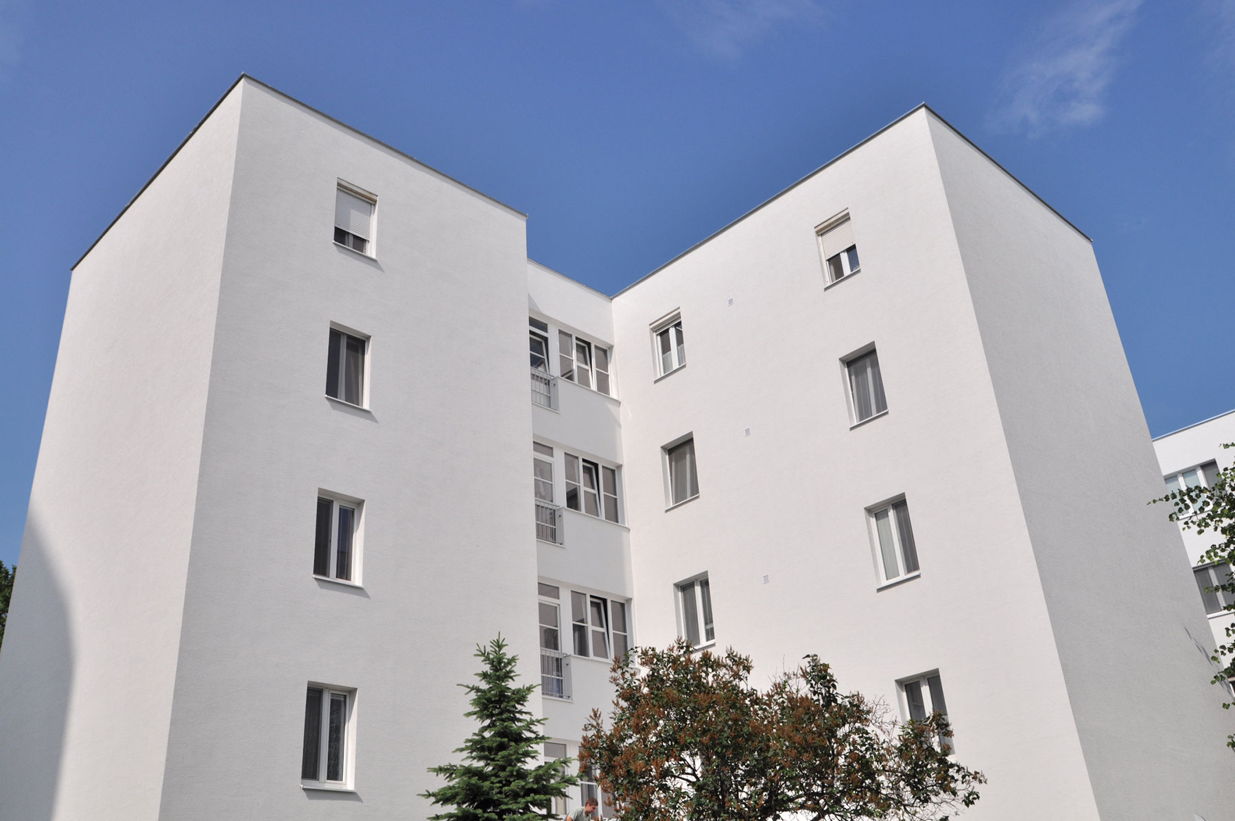 Kingspan Kooltherm® K5 Kontaktná fasádna doska sa vďaka svojim vlastnostiam osvedčila aj v prípade zateplenia architektonickej pamiatky – funkcionalistického súboru Friedricha Weinwurma Nová doba v Bratislave.
