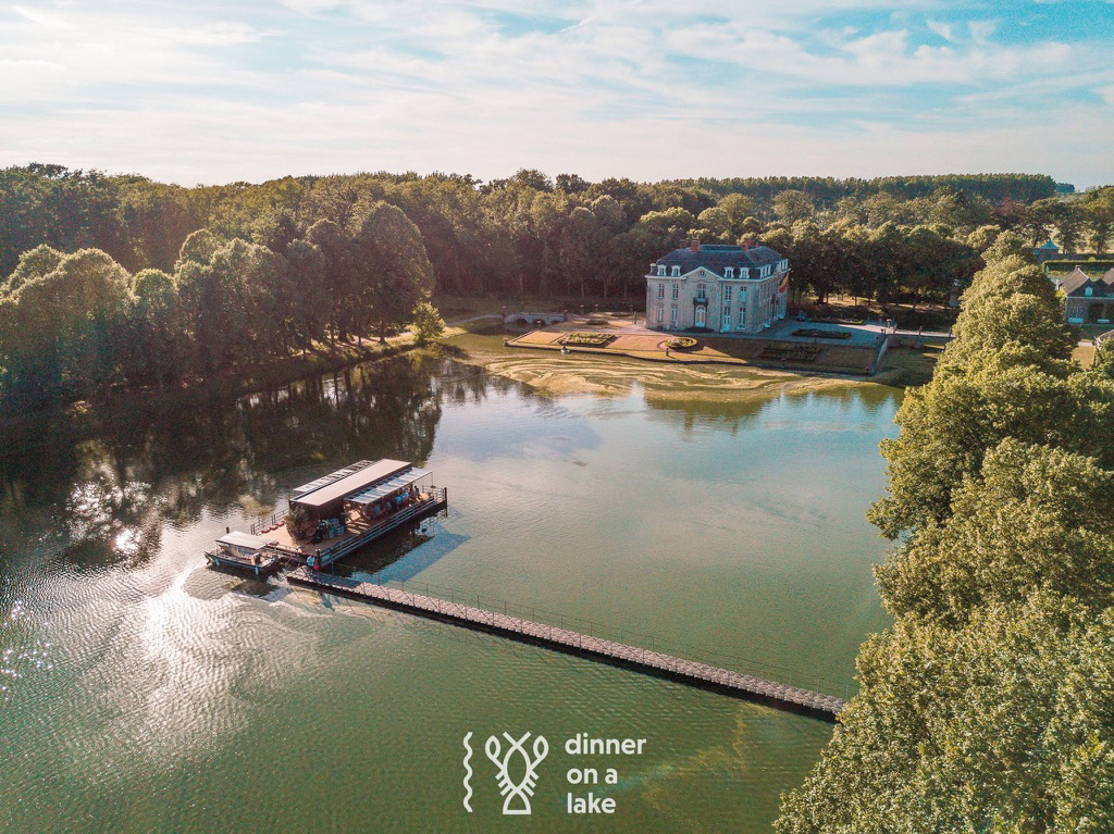 Gent, Belgicko Plávajúca reštaurácia v rámci projektu Diner on the Lake.