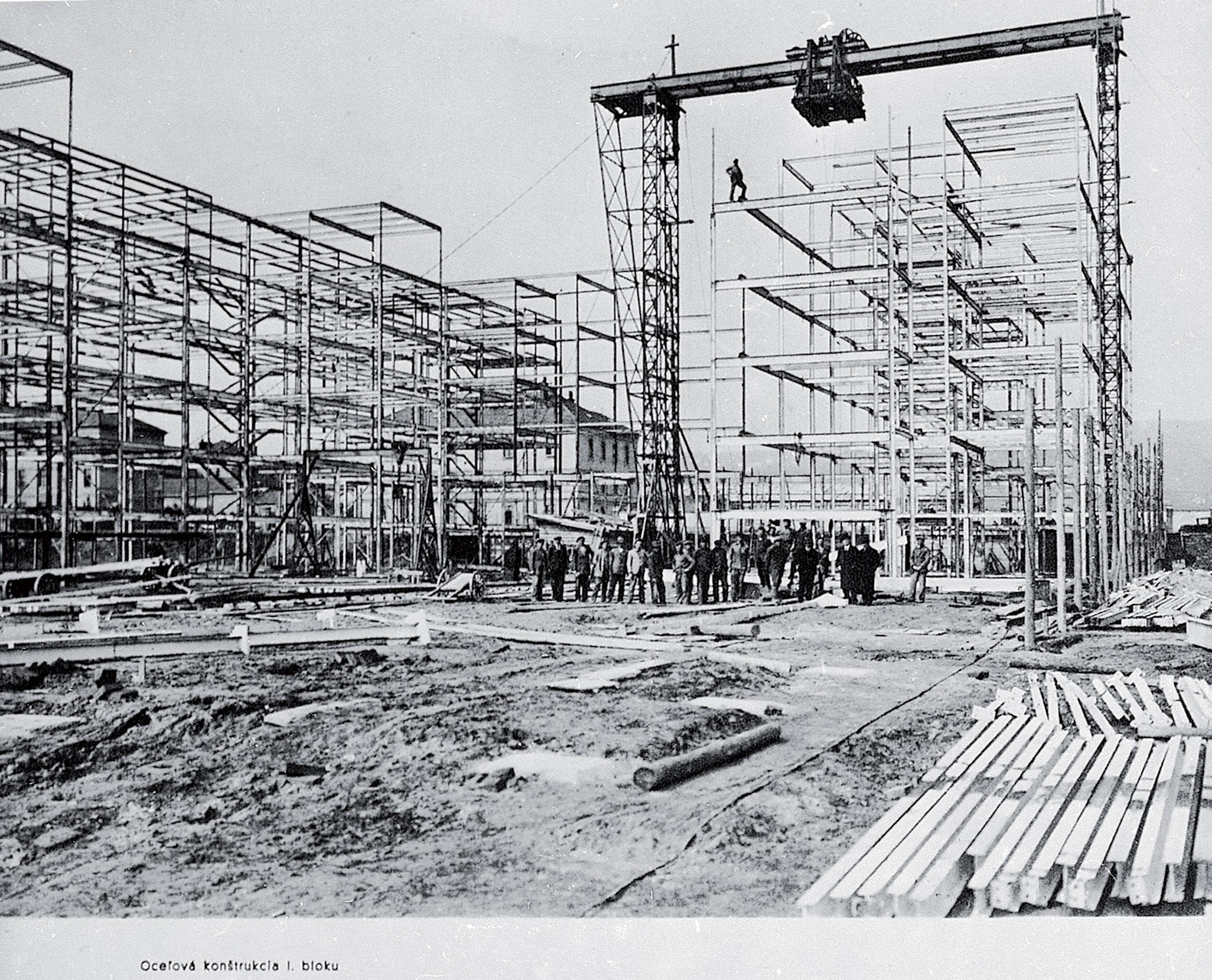 Bytový dom „Nová doba 1“ bol postavený a odovzdaný do užívania v roku 1934, v povojnovom období, v čase najväčšej bytovej krízy. Má 166 bytov a zaujme najmä ojedinelou konštrukčnou skladbou.