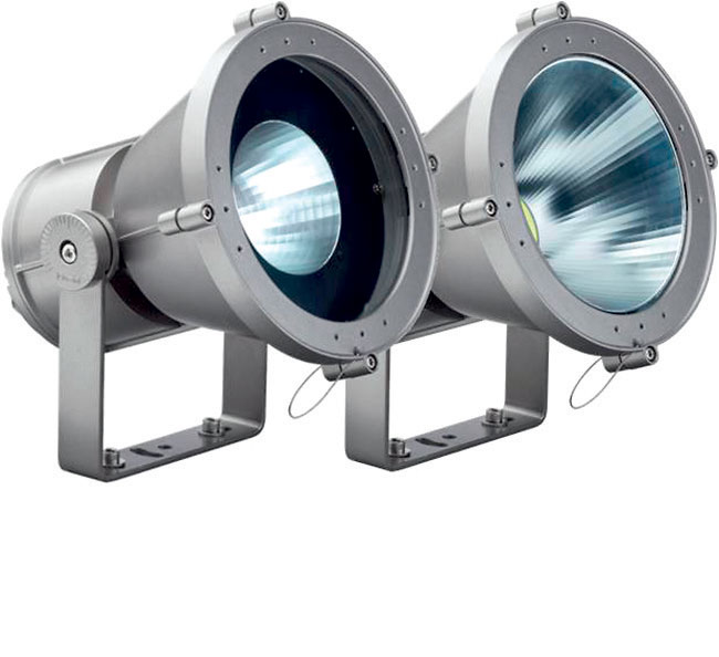 Obr. 2 Reflektory iGuzzini MAXIWOODY sú vybavené jedným LED COB čipom 53 W, 7 000 lm, vytvárajú teplé biele svetlo. Svietidlá sa líšia optikou – Spot 8˚ alebo Flood 30˚