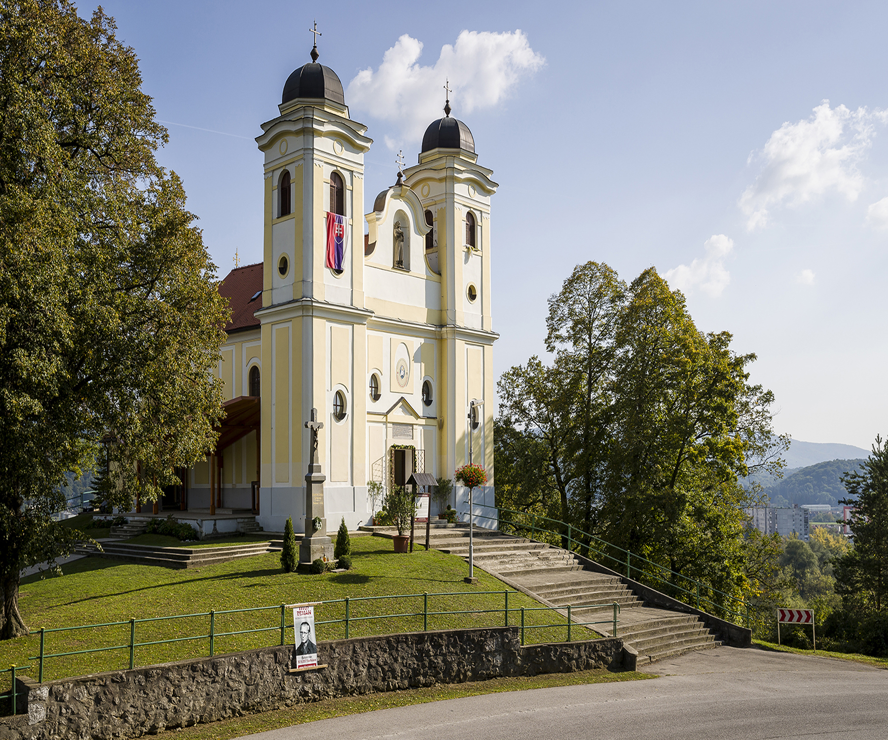 Slovensko: Tepelné čerpadlo aroTHERM vzduch/voda v pútnickom kostole v Skalke
