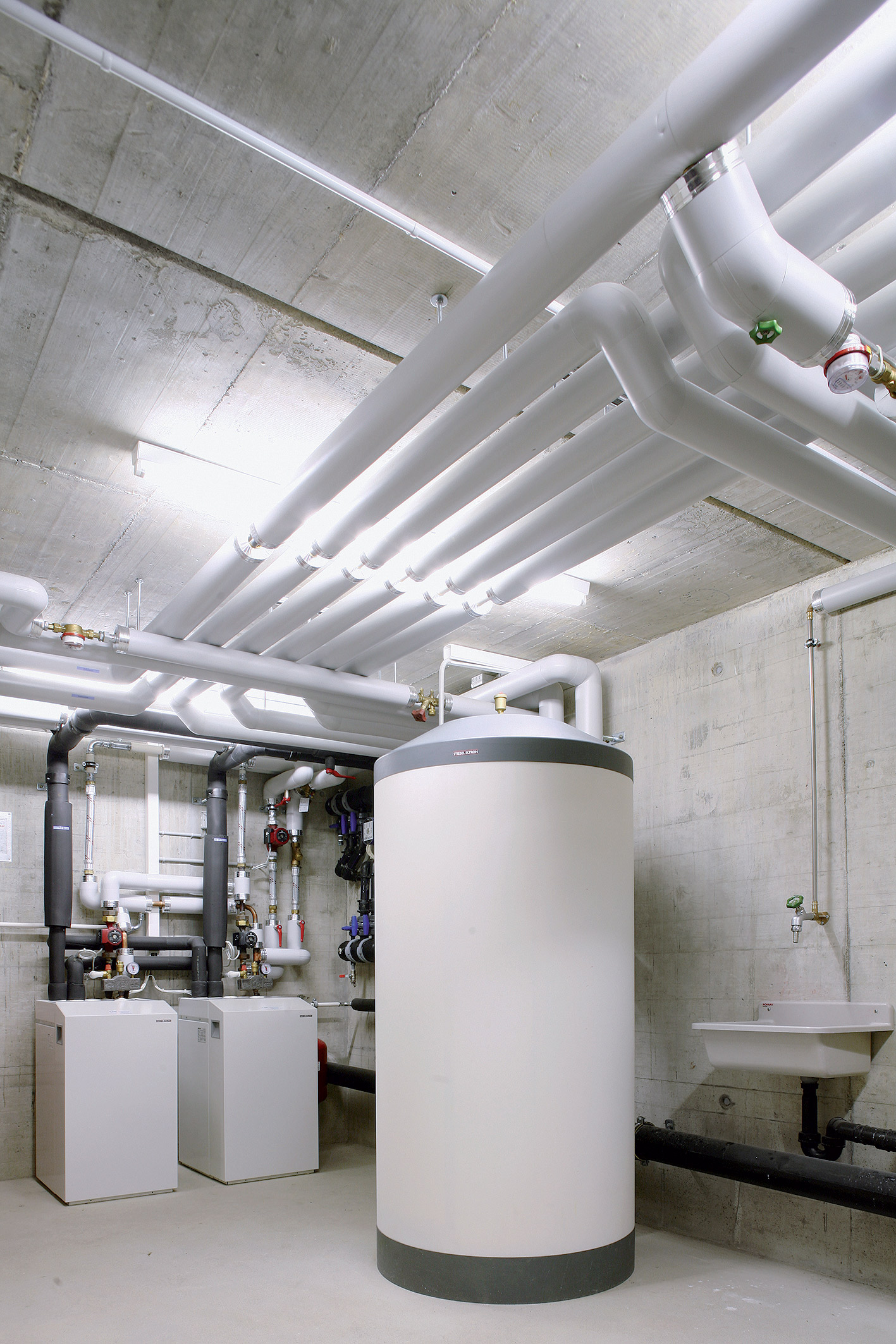 Sústava dvoch alebo troch tepelných čerpadiel WPF sa dá jednoducho umiestniť tak, aby dokázala zásobovať energiou aj väčšie budovy.