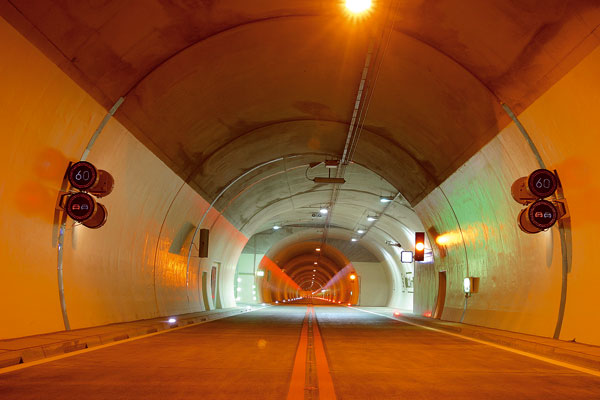 Bezpečnosť tunelov z pohľadu požiarneho núdzového osvetlenia