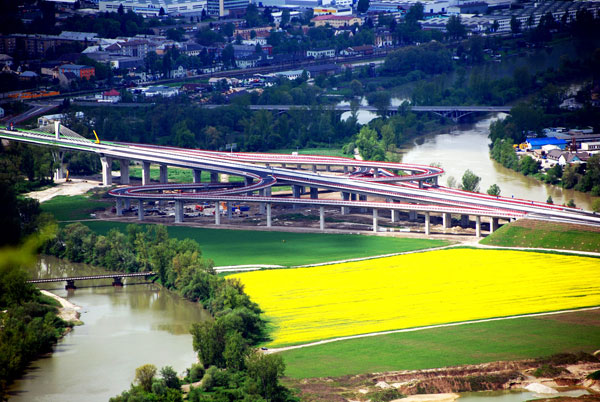 budujeme moderne cesty a zeleznice pre slovensko