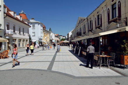 mestsky parter spolocna obyvacka alebo pivnica