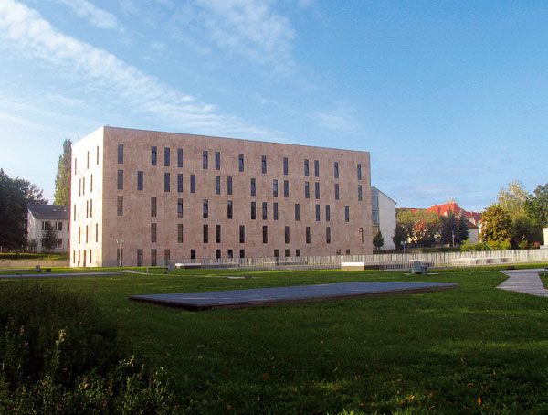 moderni knihovna sduchem starych citaren