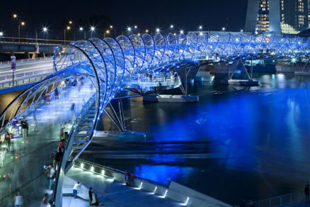 most v tvare spiraly helix bridge