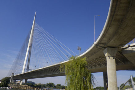 najvacsi jednopylonovy zaveseny most na svete