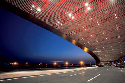 Nový terminál na letisku v Pekingu: Oslava poetiky lietania