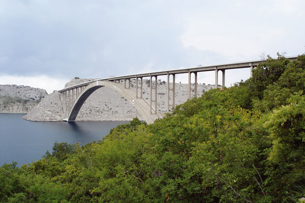 Obnova malého oblúka mosta Krk