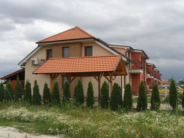 osem rodinnych domov v radovej zastavbe