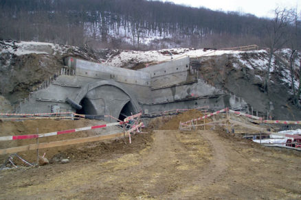pazenie zeleznicneho tunela turecky vrch