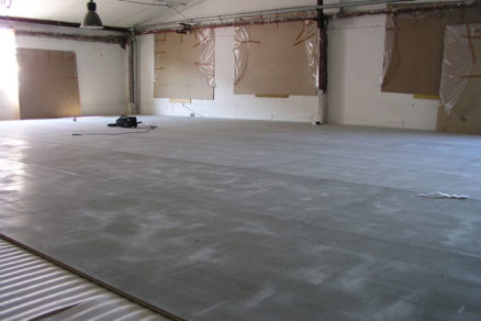 podlahy na baze cementotrieskovych dosiek vhodne na rekonstrukcie