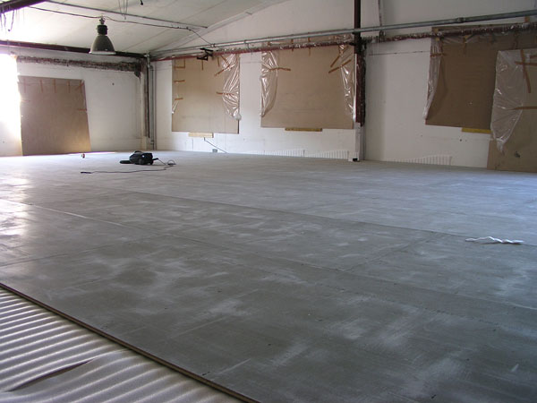 podlahy na baze cementotrieskovych dosiek vhodne na rekonstrukcie