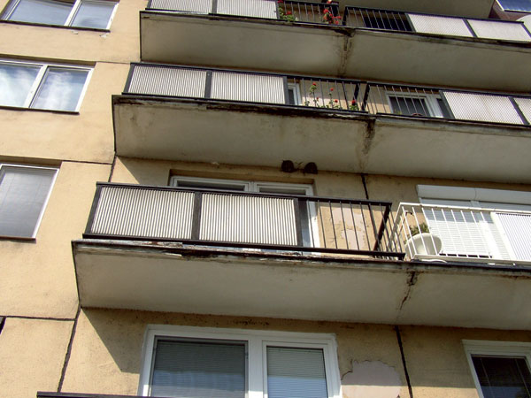 Poruchy a obnova nosných železobetónových  častí balkónov