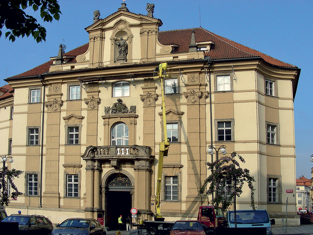 realizacia zavesneho konzoloveho lesenia