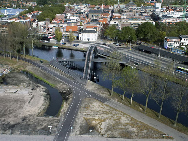 rozdvojeny most v severnom holandsku