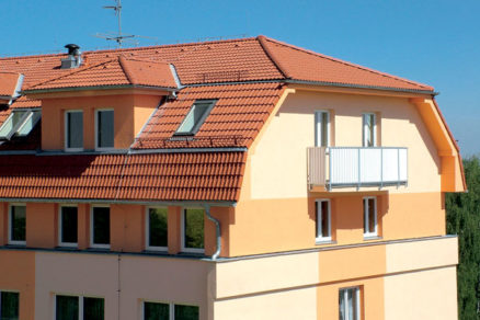 Šikmé strechy z betónovej skladanej krytiny v náročných klimatických podmienkach