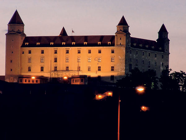 Slávnostná iluminácia Bratislavského hradu