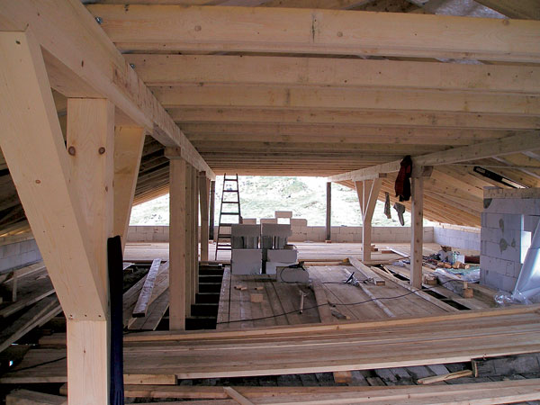 Spájanie drevených prvkov krovu