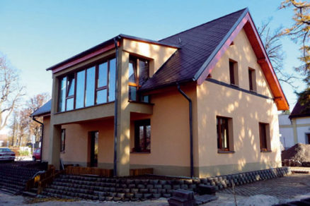 Stavebný systém s využitím druhotných surovín  – vrstvených nápojových kartónov