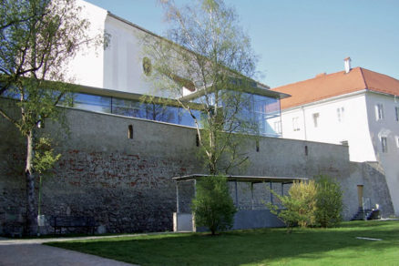 Úcta v architektúre: Minulosť a budúcnosť okamihu