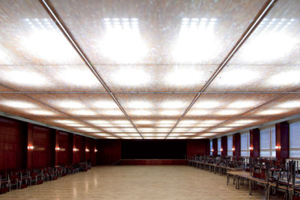 variabilny skladaci strop originalne riesenie pre velky interier