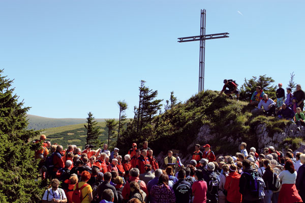 vo velkej fatre pribudol symbolicky cintorin