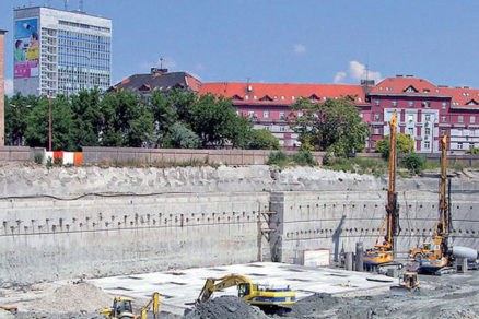 zakladanie stavebnej jamy arealu central bratislava