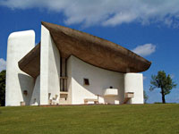 Kaplnka v Ronchamp od Le Corbusiera